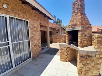 2 Bedroom Townhouse to rent in Cassandra - 10 Montagu Avenue