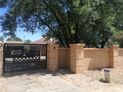 3 Bedroom House for sale in Stilfontein Ext 4