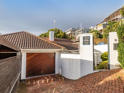 3 Bedroom semi-detached to rent in Lakeside, Cape Town