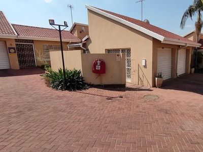 3 Bedroom townhouse - sectional to rent in Waterkloof Glen, Pretoria
