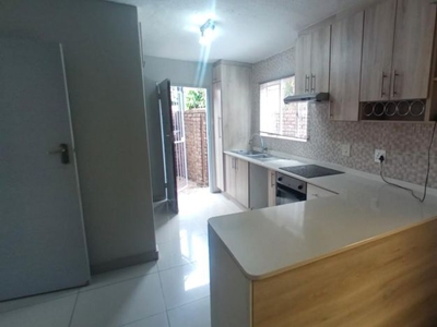 4 Bedroom duplex townhouse - sectional to rent in Garsfontein, Pretoria