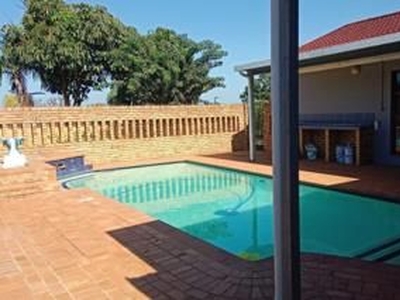 4 Bedroom House For Sale in Empangeni Central - 50 Palm Drive