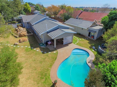 8 Bed House in Constantia Kloof