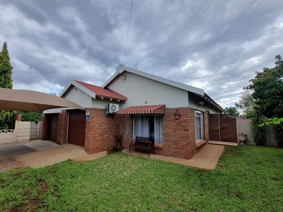 3 Bedroom Freehold For Sale in South Ridge - 5 Channer Close