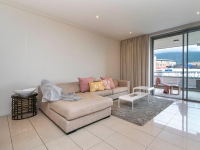 2 Bedroom apartment to rent in Claremont Upper, Cape Town