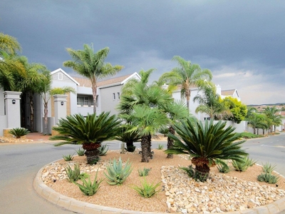 2 Bedroom Flat To Let in Eagle Canyon Golf Estate