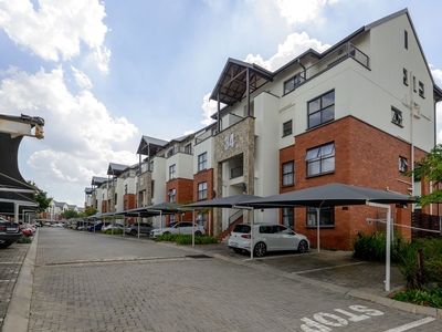 3 bedroom apartment to rent in Greenstone Hill