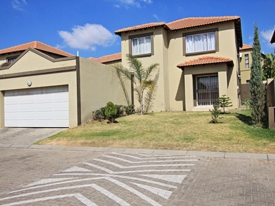 3 Bedroom Duplex For Sale in Olivedale