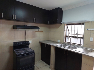 3 Bedroom Townhouse To Let in Serala View