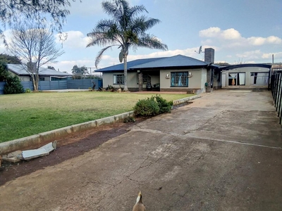 House For Sale in Daggafontein