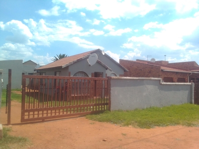 House For Sale in Vosloorus Ext 6