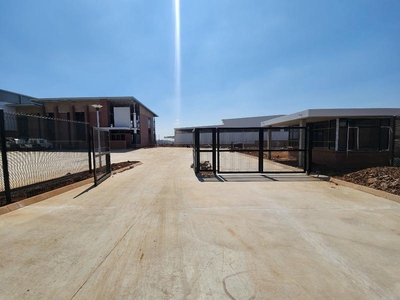Warehouse/ Factory/ Office To Let in Clayville, Oliefantsfontein, R21