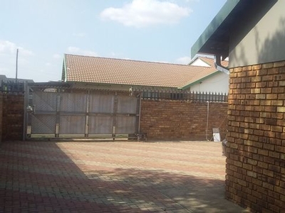 2 Bedroom House To Let in Tasbet Park Ext 2