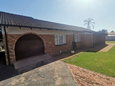 3 Bedroom Freestanding For Sale in Booysens