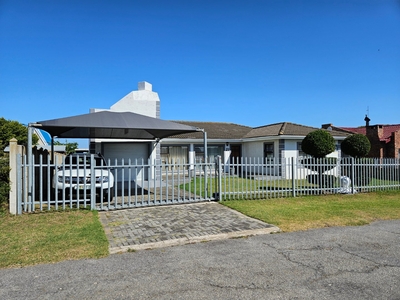 3 Bedroom House for sale in Wavecrest | ALLSAproperty.co.za