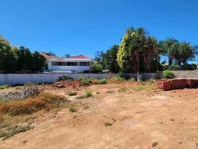 Charming 3-bed Townhouse in Palm Village, Oudtshoorn - perfect for comfortable family living!