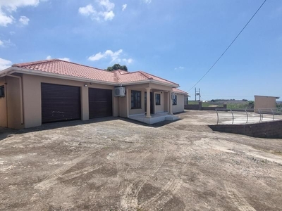 GORGEOUS HOUSE FOR SALE IN ENGONYAMENI - CASH BUYERS ONLY.