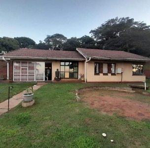 Perfect starter home for sale in Fynnland,Bluff. This home is situated above road level.