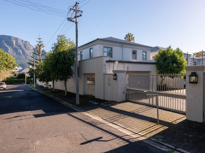 Townhouse For Sale in CLAREMONT