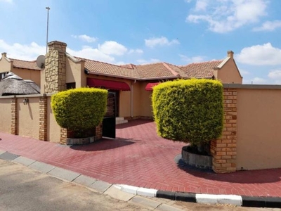 3 Bedroom House For Sale in Hughes
