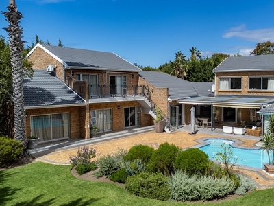 5 Bedroom House For Sale in Constantia