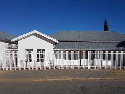 6 Bedroom Guest House for Sale For Sale in De Aar - Private
