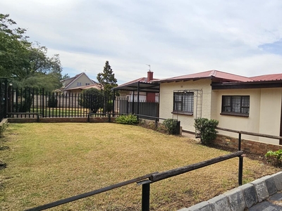 4 Bedroom House to Rent in Sunnyridge - Property to rent - M
