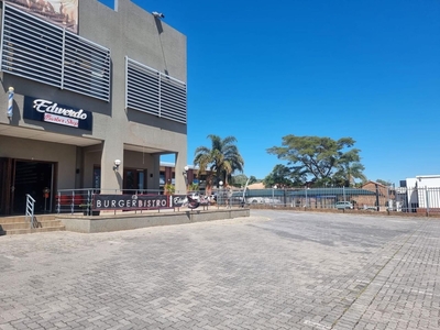 800m² Retail To Let in Magalieskruin