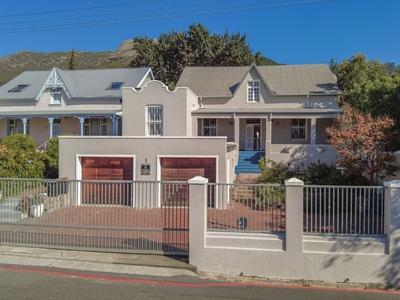 5 Bedroom Freehold For Sale in Paarl Central