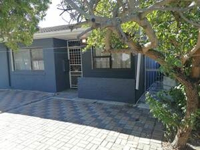 1 Bed Apartment in Parkwood - Cape Town