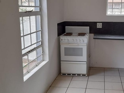 1 Bedroom cottage to rent in Florida Lake, Roodepoort