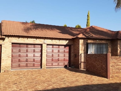 2 Bedroom townhouse - sectional to rent in Willowbrook, Roodepoort