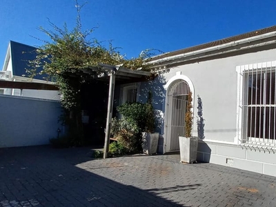 3 Bedroom house to rent in Rosebank, Cape Town