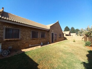 3 Bedroom Sectional Title For Sale in Denneoord