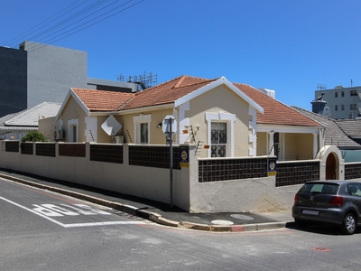 3 Bedroom House For Sale in Bantry Bay