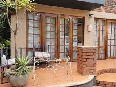 1 Bedroom cottage to rent in Waverley, Pretoria