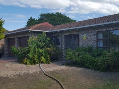 2 Bedroom house to rent in Summerstrand, Port Elizabeth