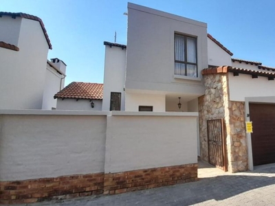 3 Bedroom townhouse - sectional to rent in Constantia Kloof, Roodepoort