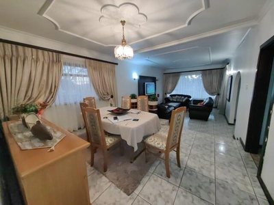 House For Sale In Braelyn Heights, East London