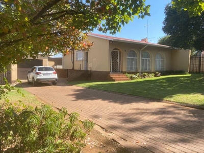 House For Sale In Roodepoort West, Roodepoort