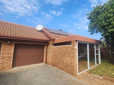 1 Bedroom townhouse - sectional for sale in Faerie Glen, Pretoria