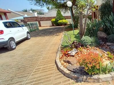 2 Bedroom Townhouse For Sale in Chroompark