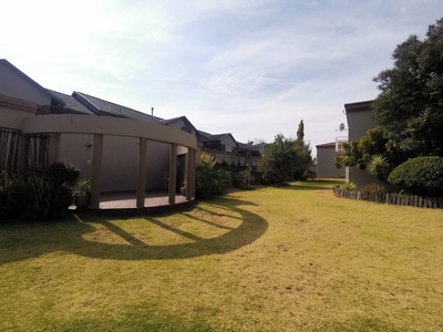 2 Bedroom Apartment To Let in Roodekrans in Roodekrans - 00 MELROSE PLACE 9 CHILLI ROAD