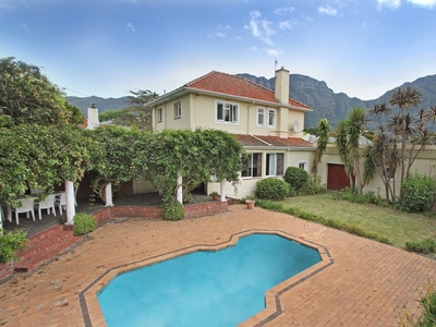 4 Bedroom House For Sale in Claremont Upper