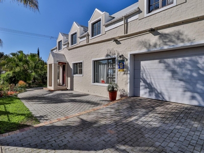 5 Bedroom House For Sale in Paarl North