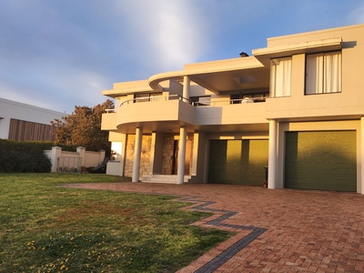 5 Bedroom Villa Sold in Yzerfontein