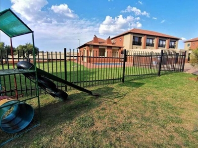 Apartment For Sale In Pretoriuspark, Pretoria