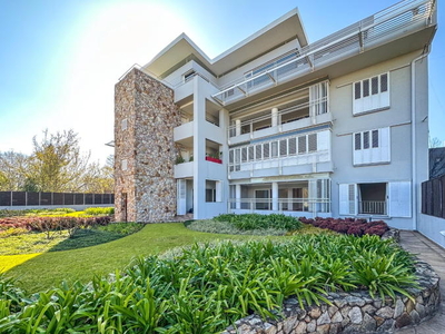 Exquisite And Lavish Apartment In The Heart Of Craighall Park
