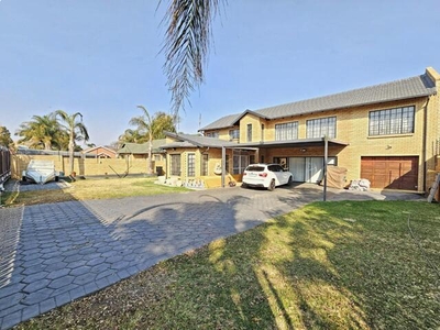 House For Sale In Moreleta Park, Pretoria