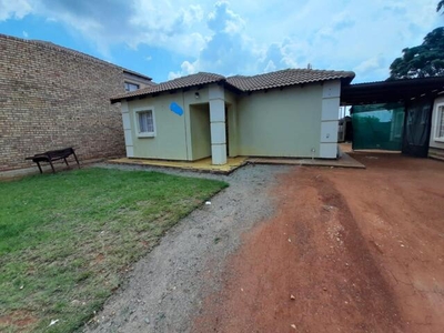House For Sale In Nkwe Country Estate, Akasia